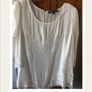 White embroidered 3/4 sleeve blouse